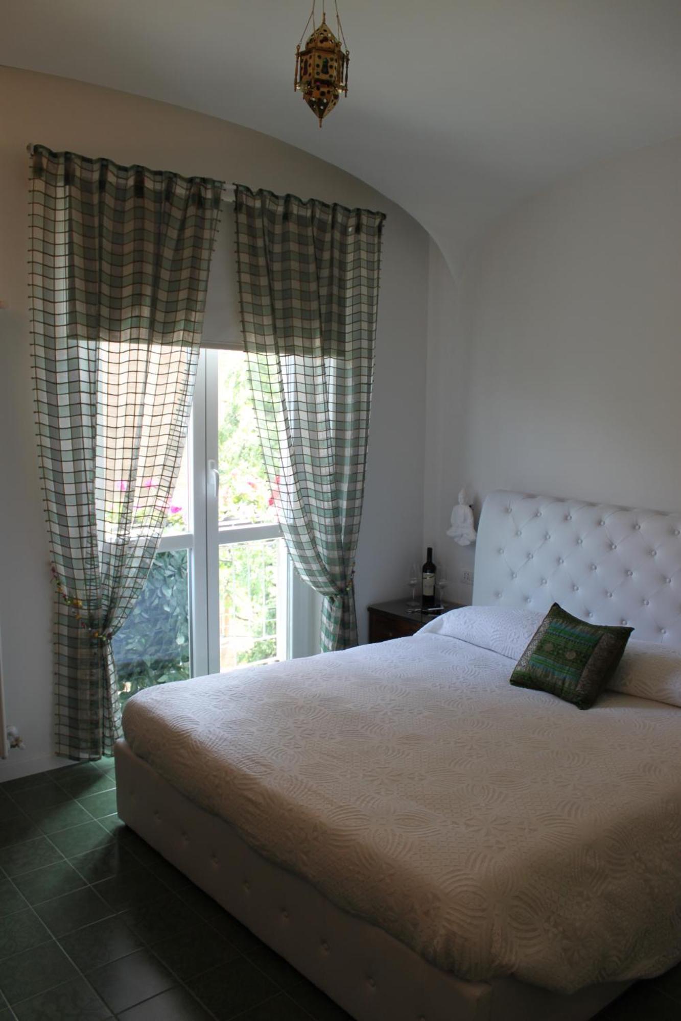 Couette-café Abracadabra Tortona 2*